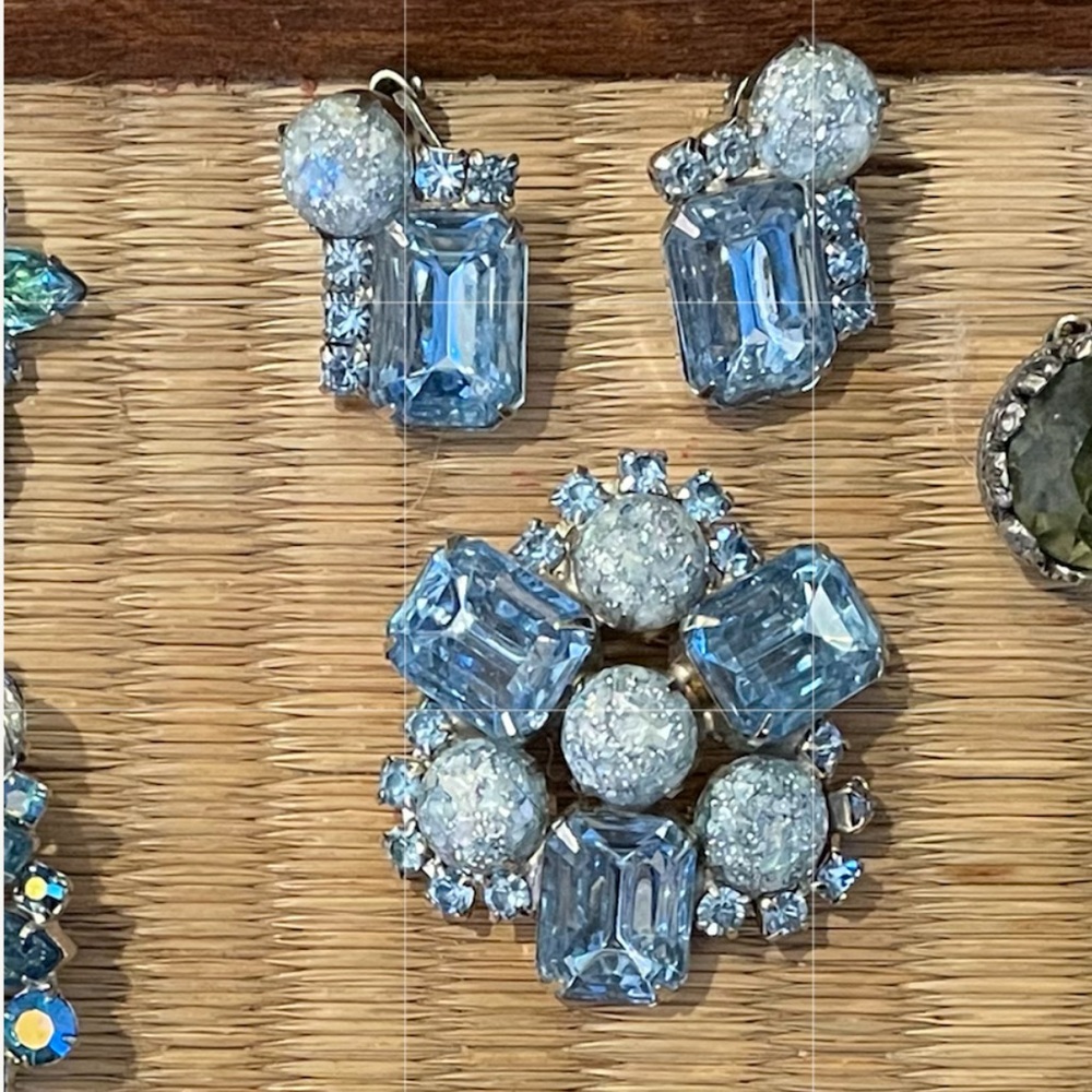 True Vintage Juliana ICE Blue Molded Glass Stones Princess EmCut Medallion